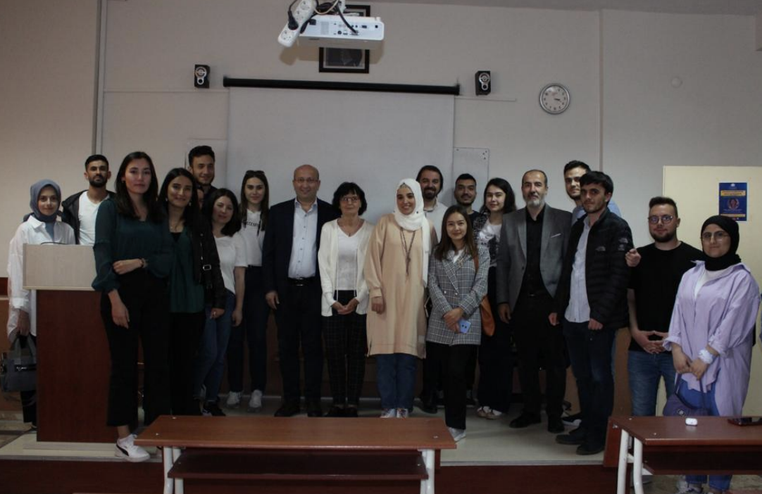 Medya okuryazarlığı konferansı düzenlendi